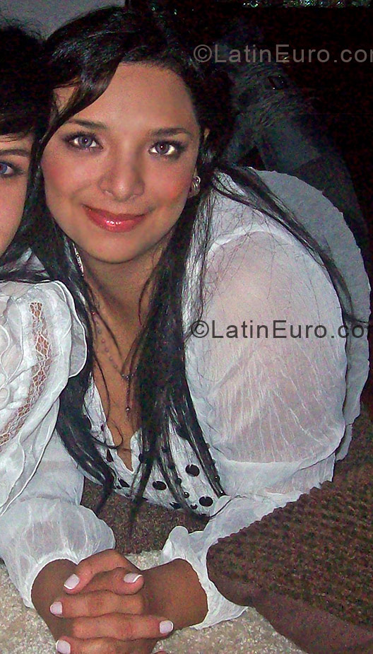 Date this athletic Colombia girl Shirley from Bogota CO4501