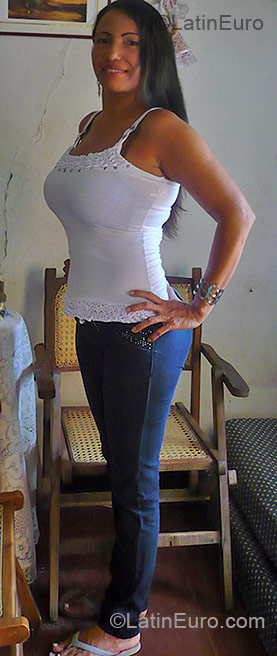 Date this sensual Colombia girl Bienvenida from Barranquilla CO6182