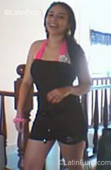 Date this voluptuous Colombia girl Estefania from Pereira CO4550