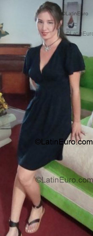 Date this voluptuous Colombia girl Deysi from Bucaramanga CO4556