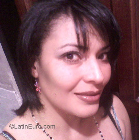 Date this funny Colombia girl Lynn from Medellin CO4557