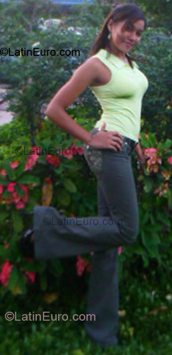 Date this sultry Dominican Republic girl Rosa Iris from Santo Domingo DO4701