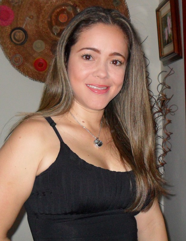 Date this hot Colombia girl Claudia from Cartagena CO4562