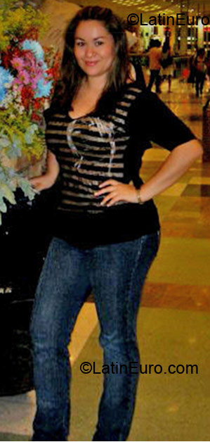Date this passionate Colombia girl Laura from Santa Marta CO4570