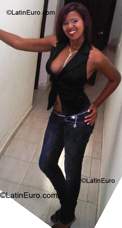 Date this young Dominican Republic girl Leidy from La Vega DO8517