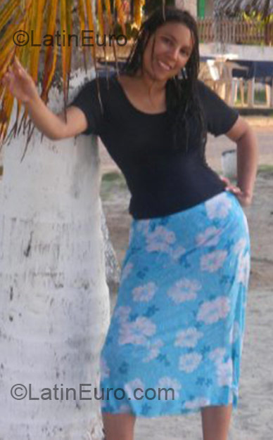 Date this sensual Colombia girl Rosa from Cali CO4626