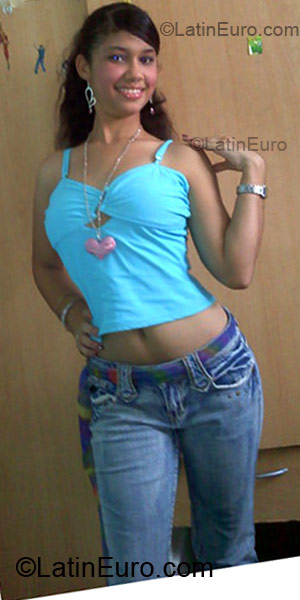 Date this foxy Dominican Republic girl Yanelis from Nagua DO4994