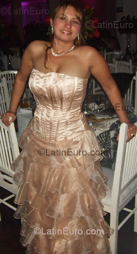 Date this pretty Brazil girl Betania from Ipatinga BR3348