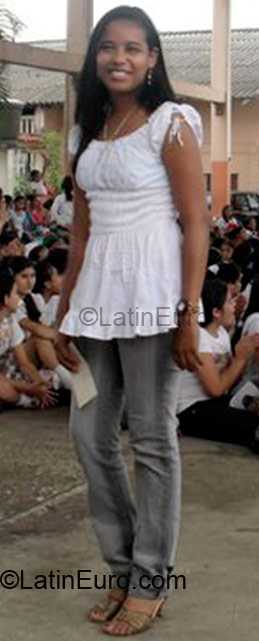 Date this good-looking Colombia girl Meylyn from Barranquilla CO4735