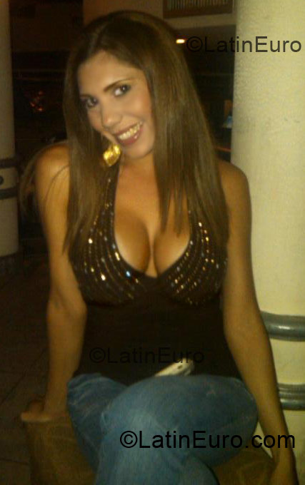 Date this exotic Venezuela girl Jenny from Caracas VE27