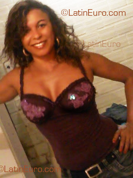 Date this happy Brazil girl Valdenice from Petrolina BR3513