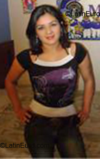 Date this attractive Colombia girl Stephanie from Bogota CO4896