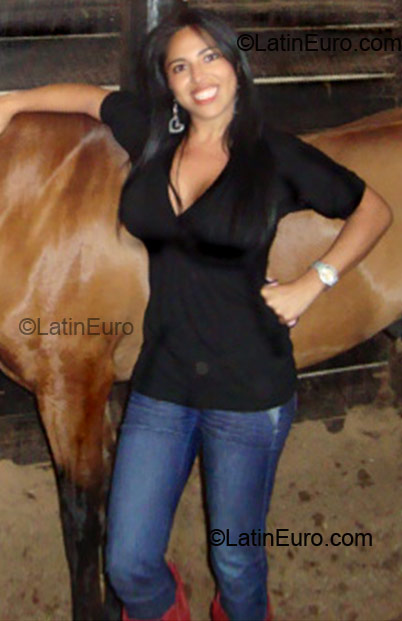 Date this foxy Colombia girl Mariela from Bogota CO4943