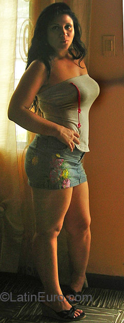 Date this nice looking Colombia girl Natalia from Cali CO4946