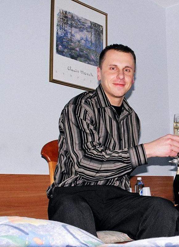 Date this nice looking United Kingdom man Robert from London GB402