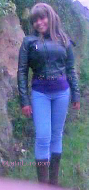Date this charming Colombia girl Viviana from Bogota CO4990