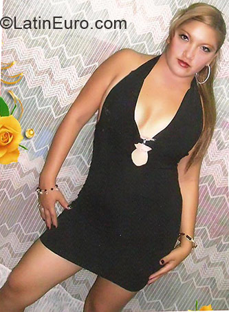 Date this hot Peru girl Karina from Chiclayo PE327