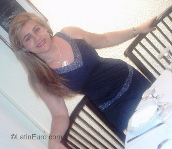 Date this good-looking Brazil girl Helen from Goiania BR3596