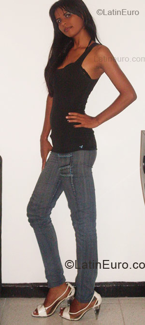 Date this good-looking Colombia girl Lady julieth from Cali CO5005