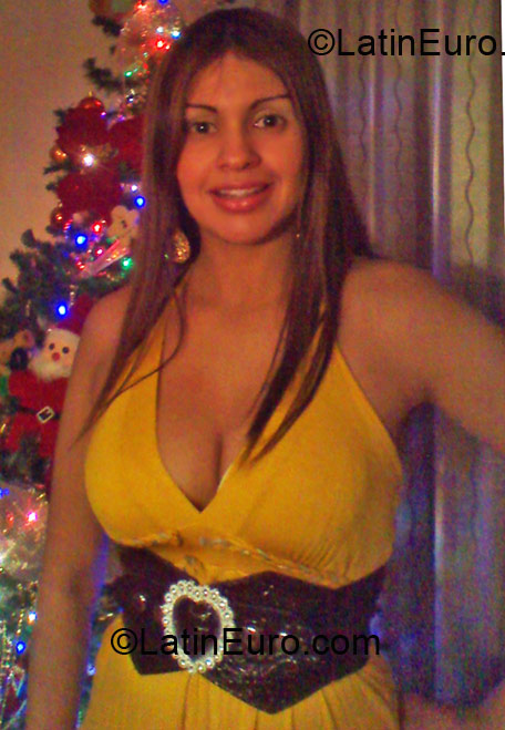 Date this charming Venezuela girl Roxanna from Caracas VE29