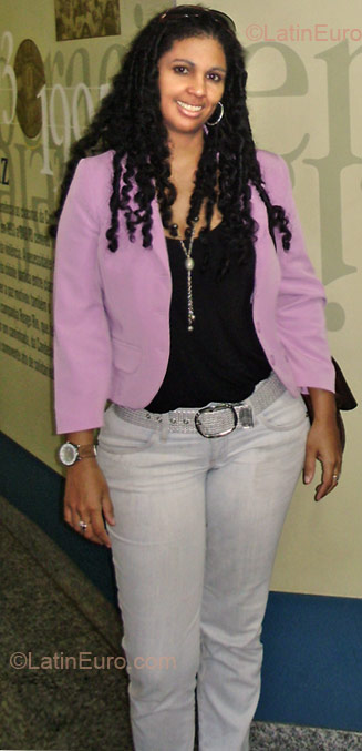 Date this happy Brazil girl Reestrela from Rio Das Ostras BR3660