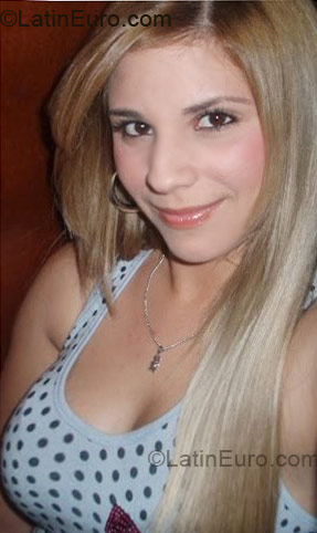 Date this attractive Brazil girl Nisia from Cambara BR3691