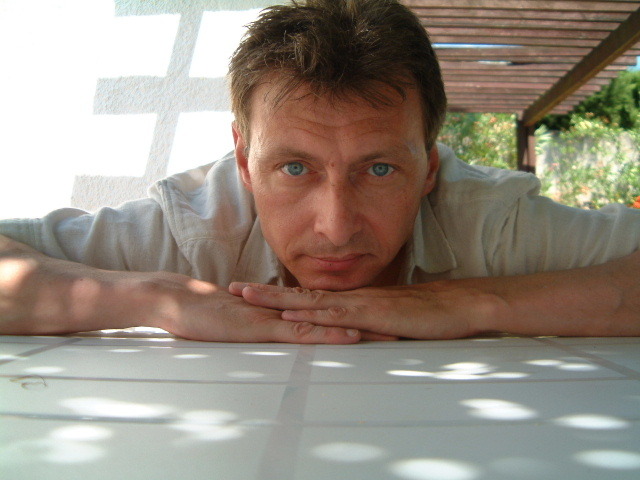 Date this foxy Belgium man Pierre65 from Brussels BE54