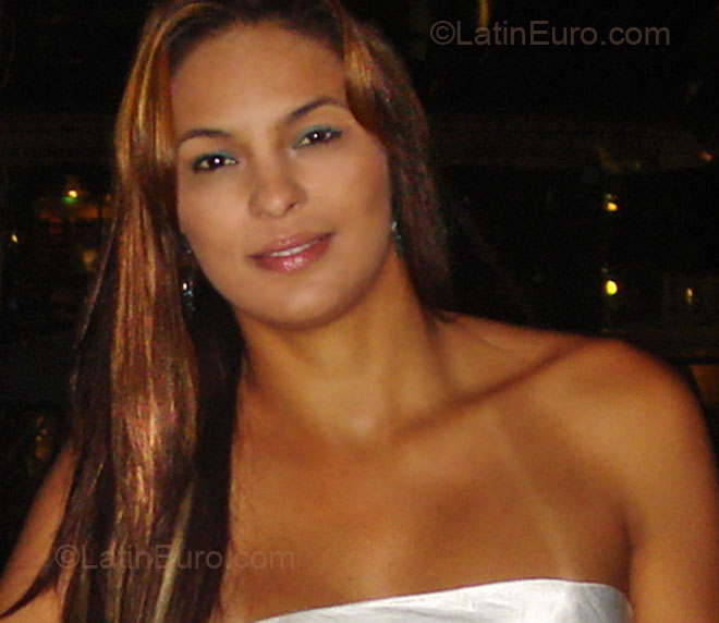 Date this sensual Brazil girl Vanessa from Jau BR3819