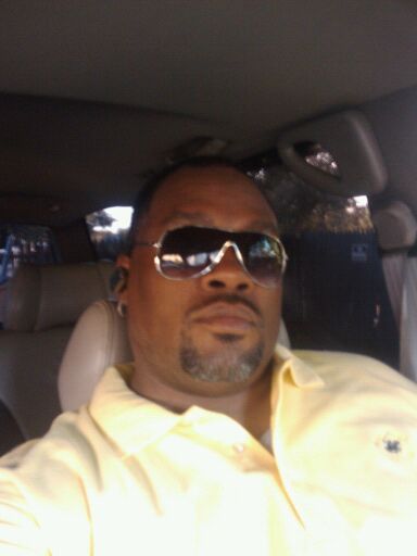 Date this hard body United States man Tbone from Monhans US7861