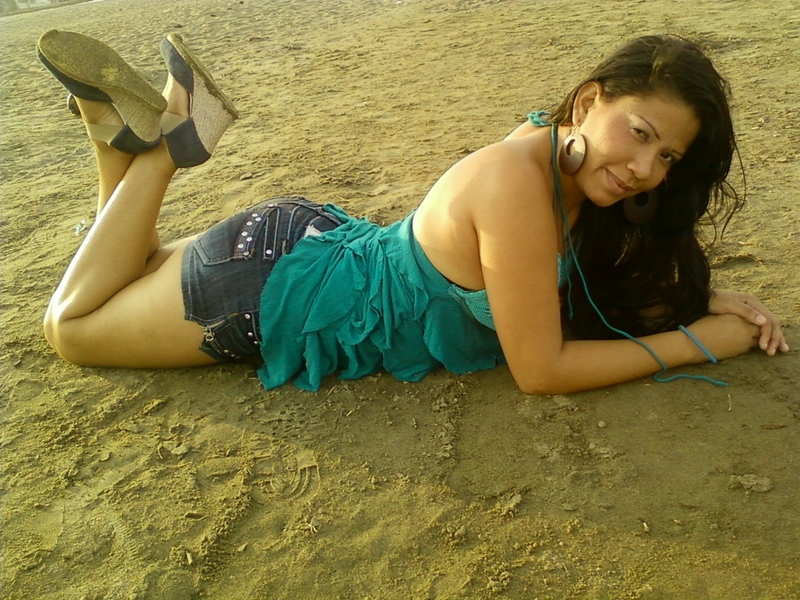 Date this nice looking Colombia girl Alexa from Barraquilla CO5495