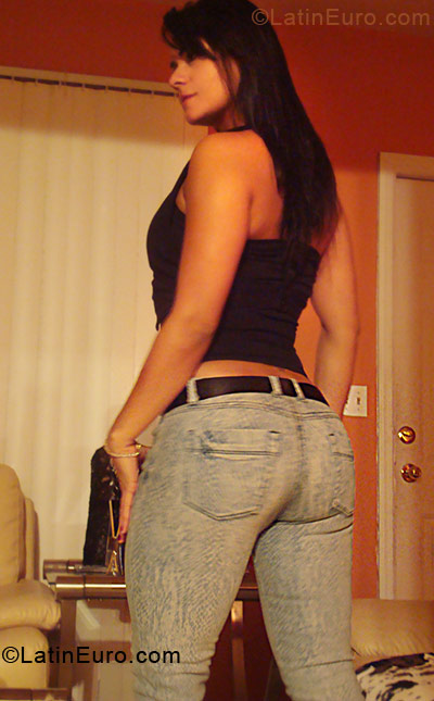 Date this hot Brazil girl Mel from Goval BR3982