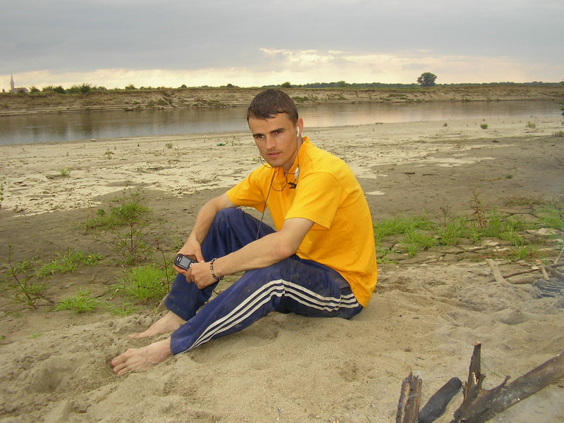 Date this pretty Romania man Adamus from Arad RO27