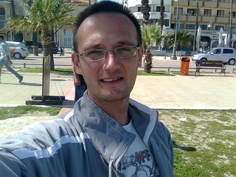 Date this georgeous Romania man Dan from Larnaca RO28