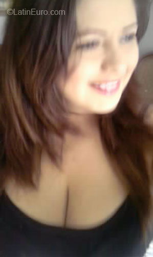 Date this nice looking Colombia girl Yerly from Bucaramanga CO5609