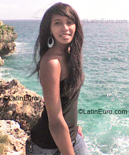Date this delightful Dominican Republic girl Waika from Santo Domingo DO5848