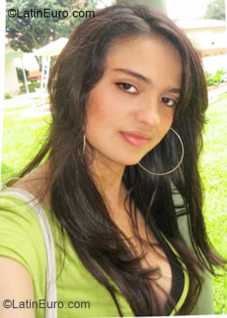 Date this beautiful Colombia girl Angelica Maria from  CO5665