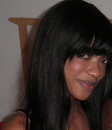 Date this voluptuous France girl Nenette from Paris FR113