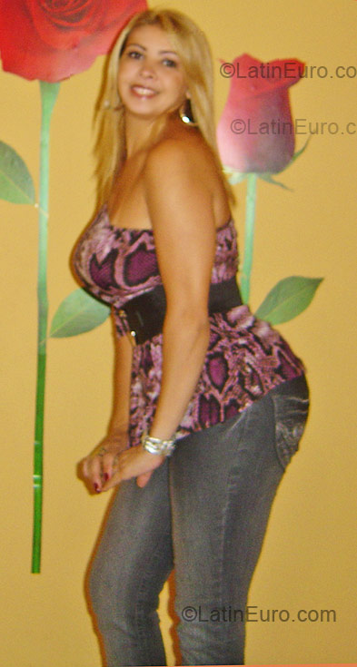 Date this sensual Brazil girl Adriana from Rio De Janeiro BR4175