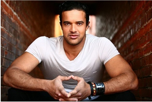 Date this pretty Colombia man Richard from Cali CO5998