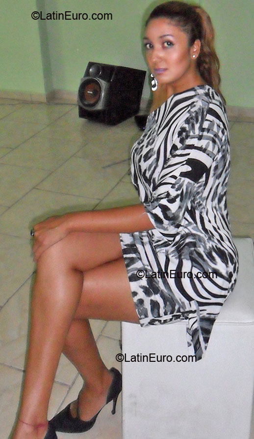 Date this pretty Brazil girl Ell from Rio De Janeiro BR6892