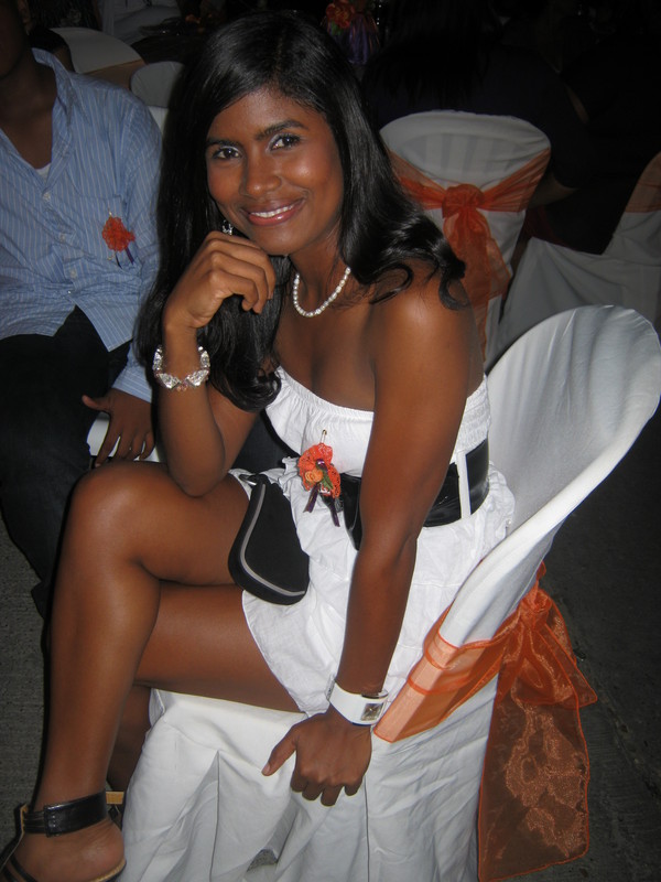 Date this happy Colombia girl Karen from Cartagena CO6024