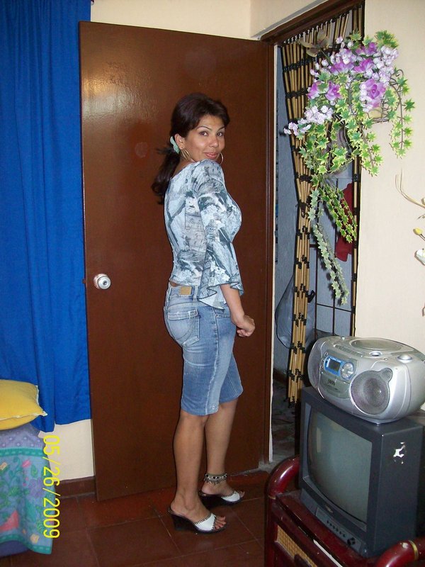 Date this nice looking Colombia girl Ana milena from Cali CO6045