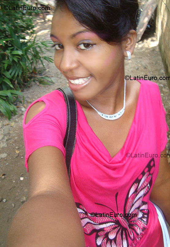 Date this attractive Dominican Republic girl Yessica from Santo Domingo DO6195