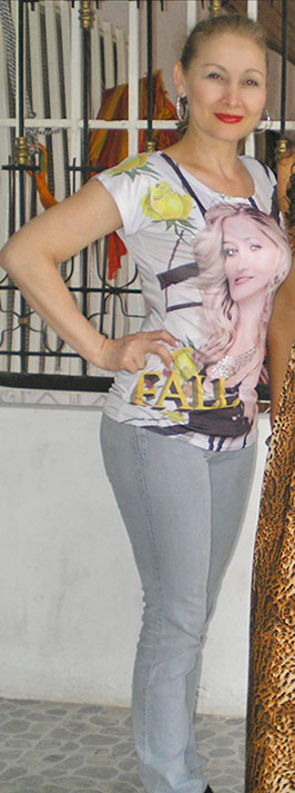 Date this foxy Colombia girl Yulieth from Bogota CO6101