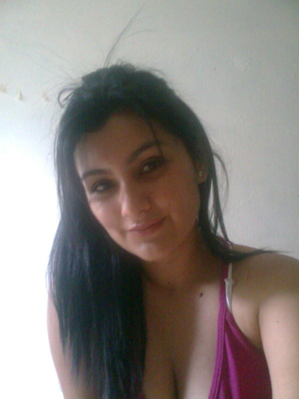 Date this hot Colombia girl Luna from Bogota CO6153