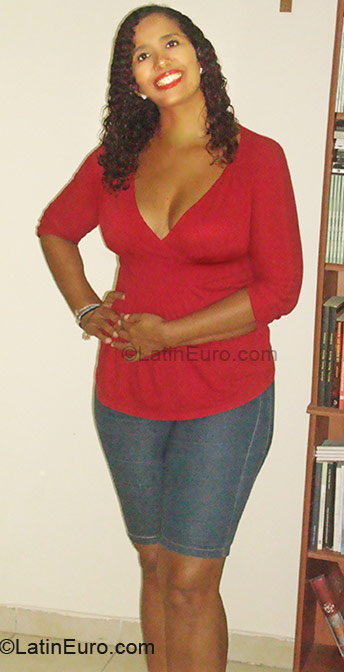 Date this voluptuous Colombia girl Rosa from Cartagena CO6183