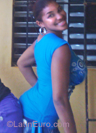 Date this tall Dominican Republic girl Gianny from Santo Domingo DO6334