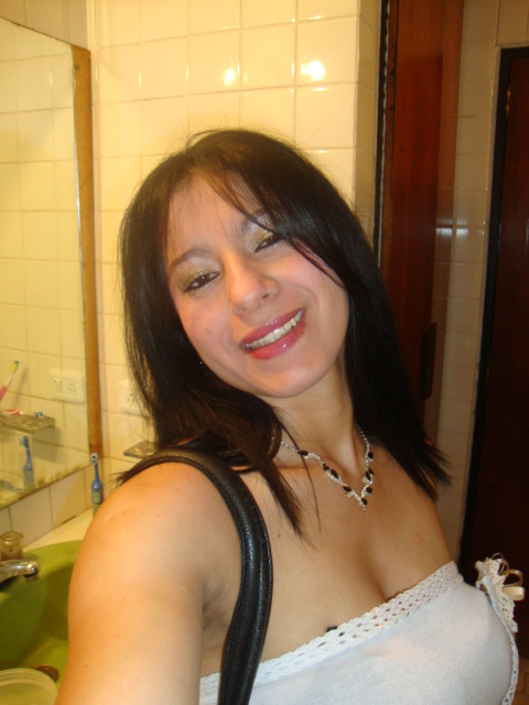 Date this nice looking Ecuador girl Jenny from Quito EC74