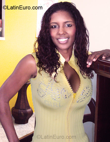 Date this delightful Dominican Republic girl Massie from Santiago DO6503