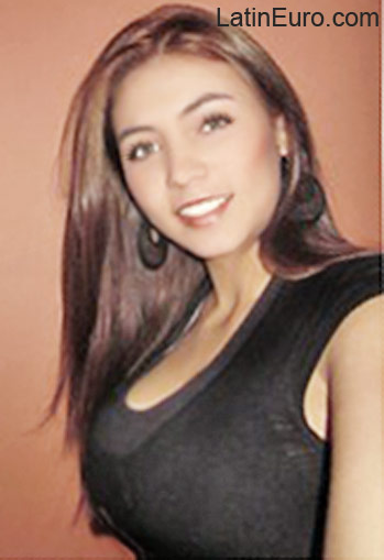 Date this nice looking Colombia girl Carolina from Ibague CO6269